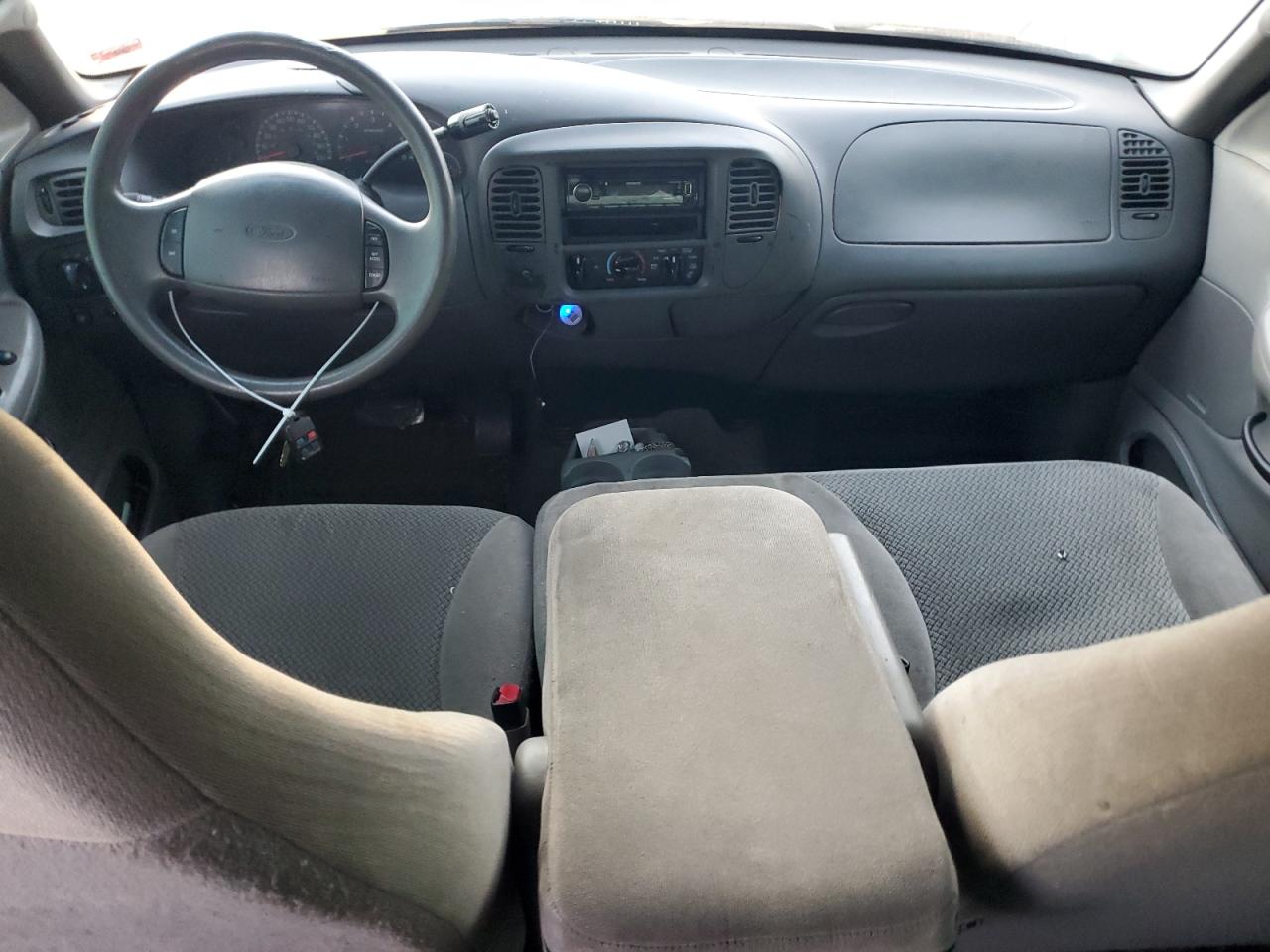 2000 Ford Expedition Xlt VIN: 1FMRU1563YLB55274 Lot: 62939854