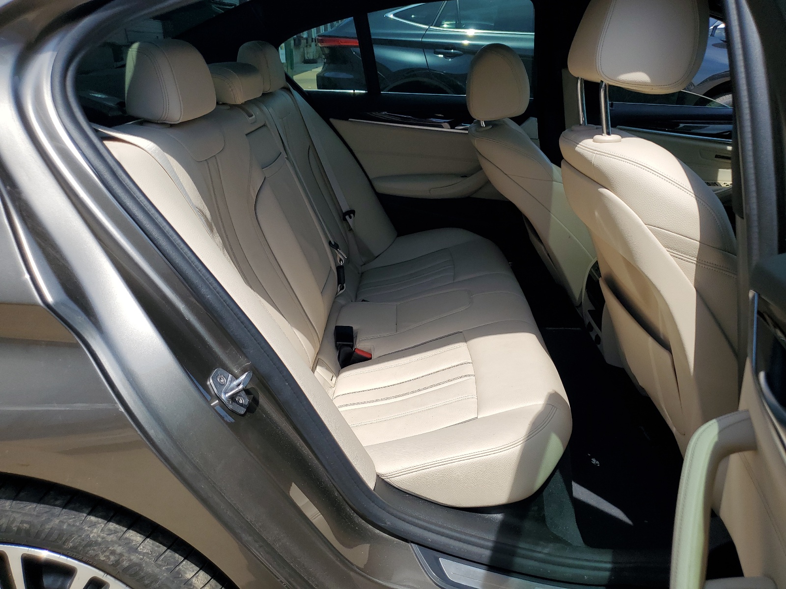 WBAJA7C5XKWW19302 2019 BMW 530 Xi