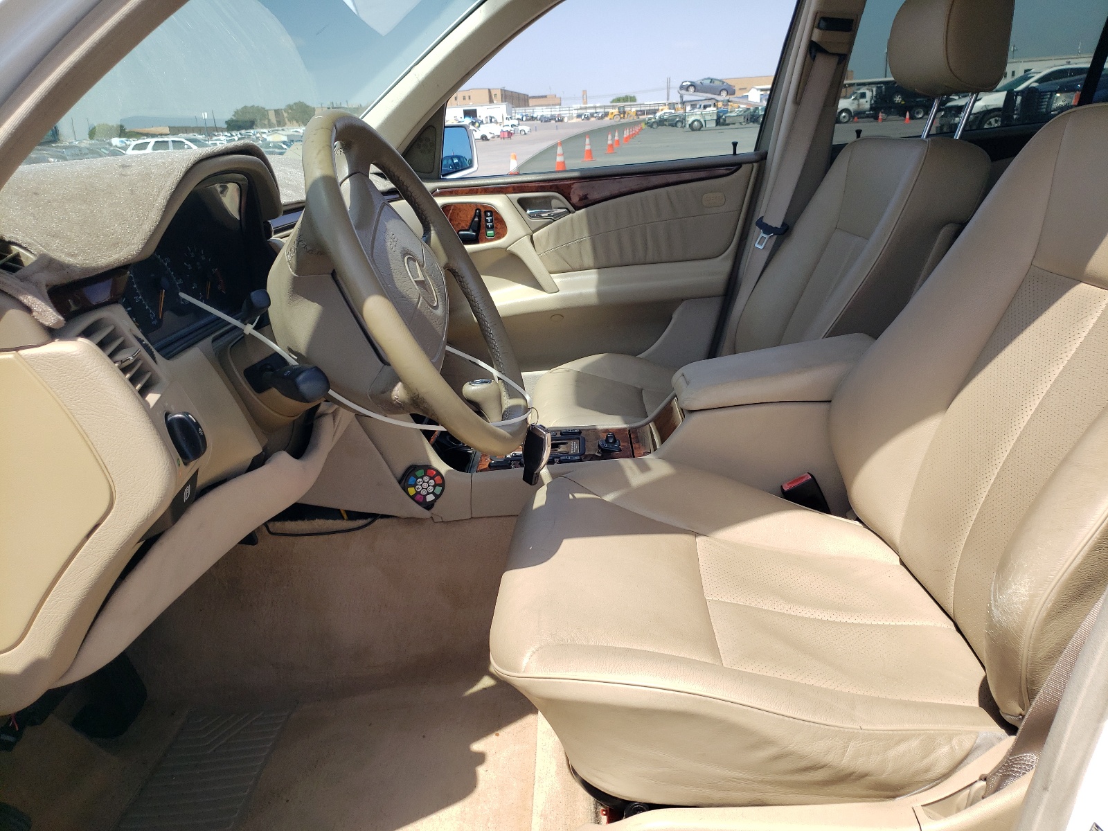 WDBJF25H5XA922800 1999 Mercedes-Benz E 300Td