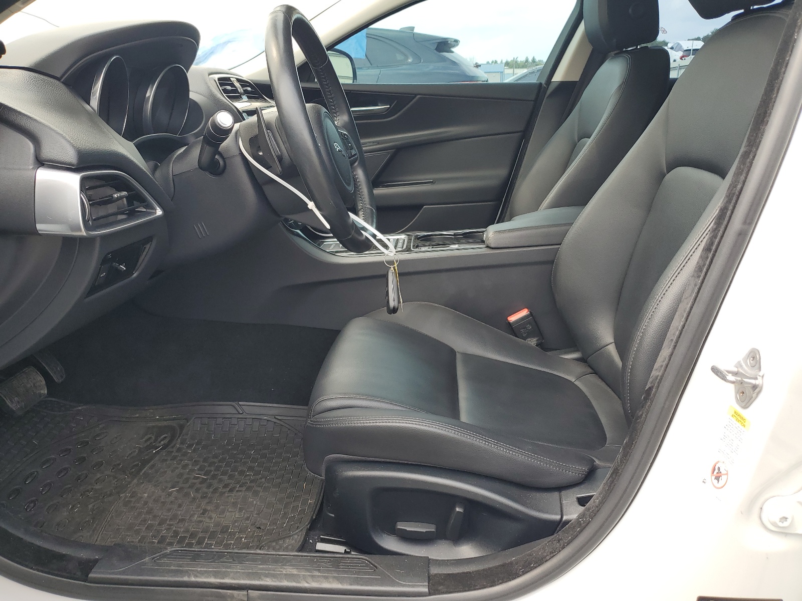 SAJAJ4BV2HA963507 2017 Jaguar Xe Premium