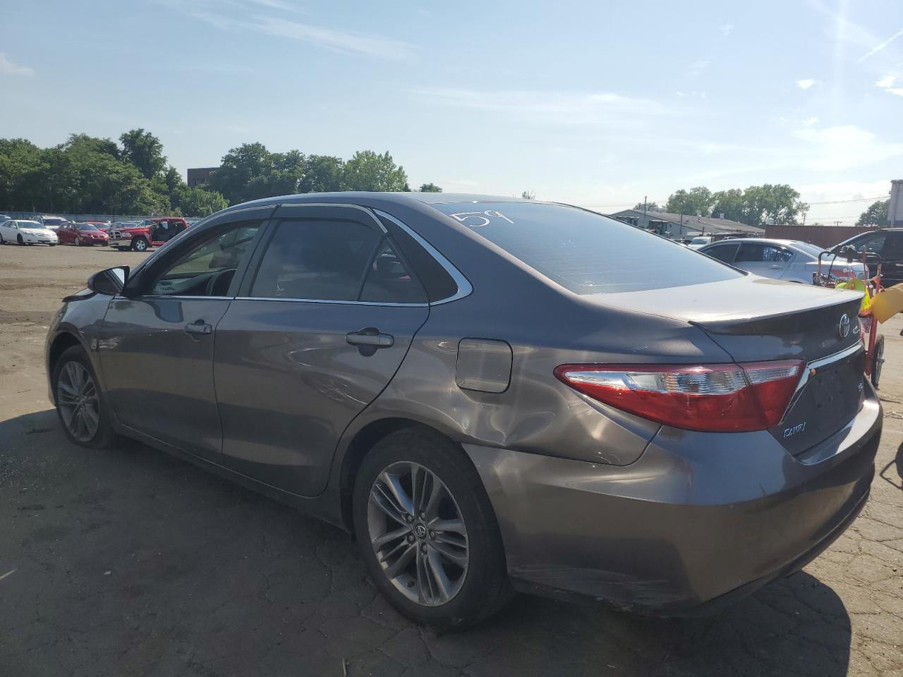 4T1BF1FK0GU255574 2016 TOYOTA CAMRY - Image 2