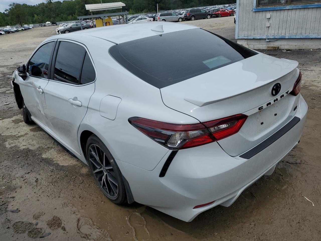 4T1G11AK0PU177597 2023 TOYOTA CAMRY - Image 2