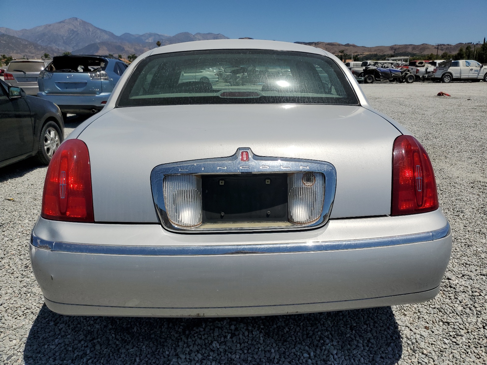 1LNHM82W21Y653046 2001 Lincoln Town Car Signature