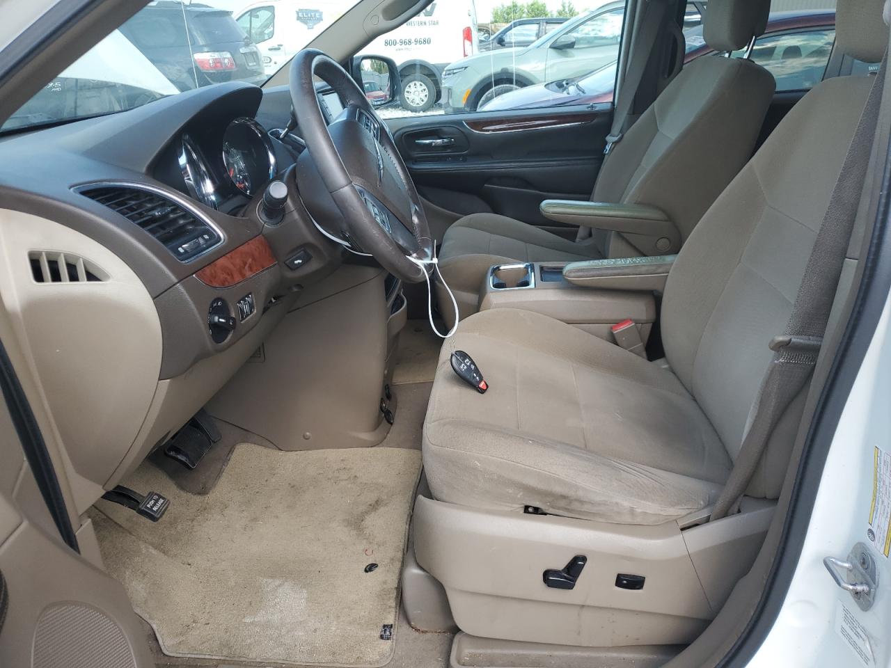 2011 Chrysler Town & Country Touring VIN: 2A4RR5DG5BR772255 Lot: 64472194