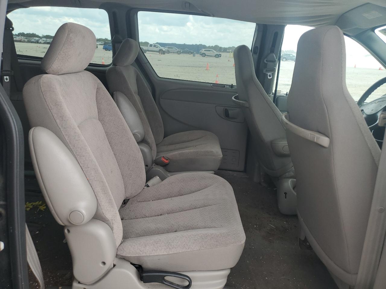 2003 Chrysler Town & Country VIN: 2C4GP24R73R255365 Lot: 61881684