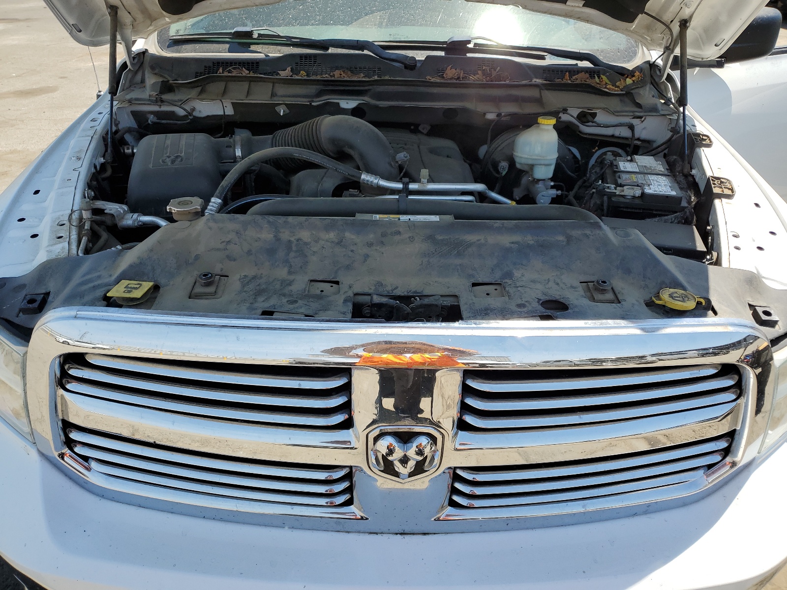 1C6RR7GT0FS640817 2015 Ram 1500 Slt