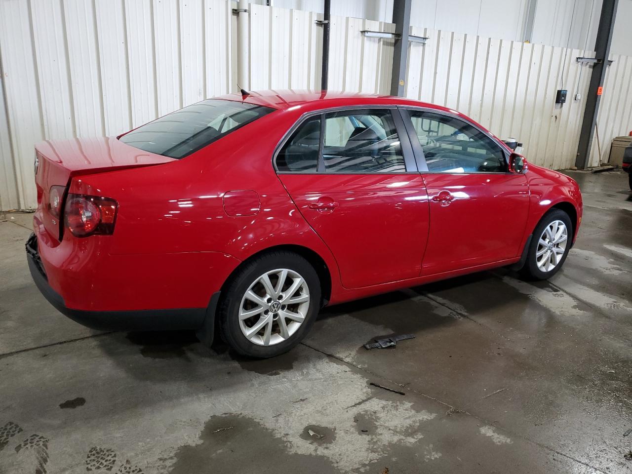 2010 Volkswagen Jetta - Image 3