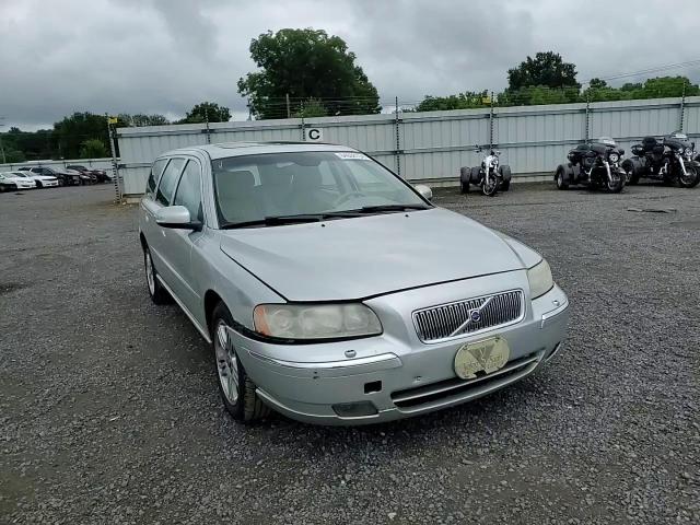 2007 Volvo V70 2.5T VIN: YV1SW592472660527 Lot: 64008154