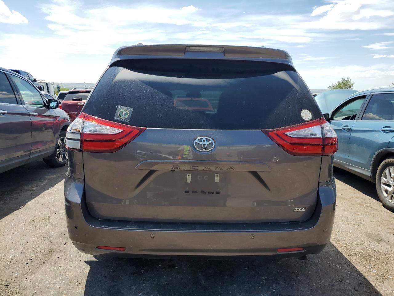 5TDYK3DC5GS701840 2016 Toyota Sienna Xle