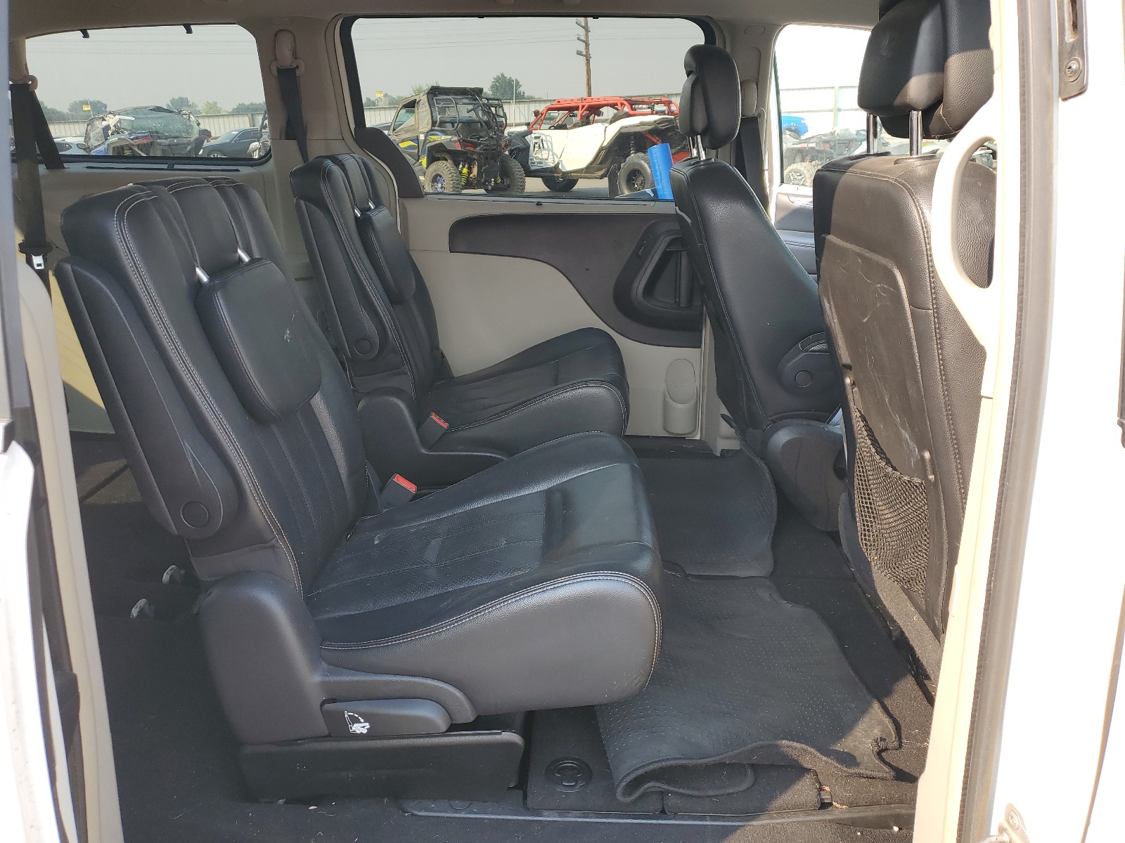 2A4RR8DG2BR679839 2011 Chrysler Town & Country Touring L