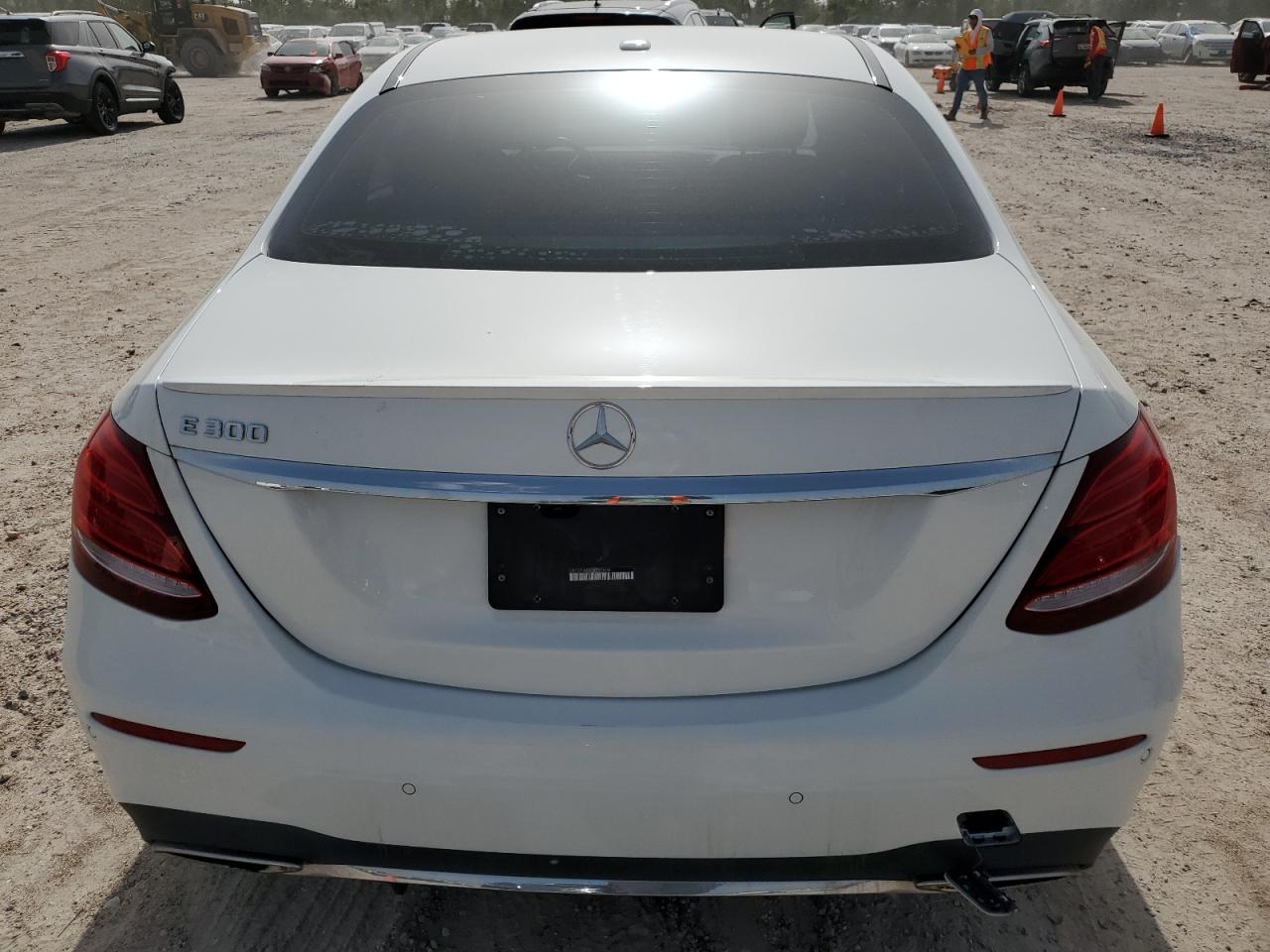 2018 Mercedes-Benz E 300 VIN: WDDZF4JB5JA385800 Lot: 64383984