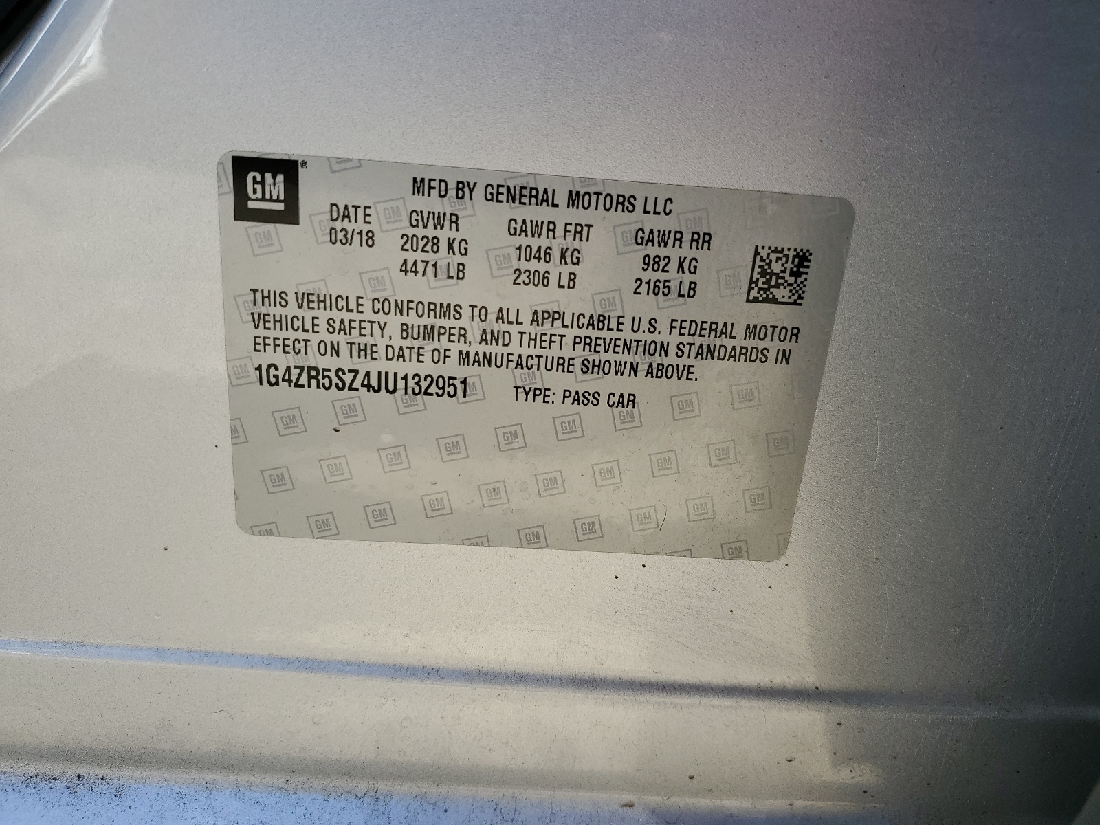 1G4ZR5SZ4JU132951 2018 Buick Lacrosse Premium