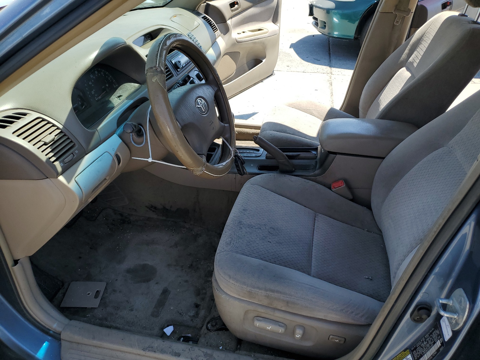 4T1BE30K24U824993 2004 Toyota Camry Le