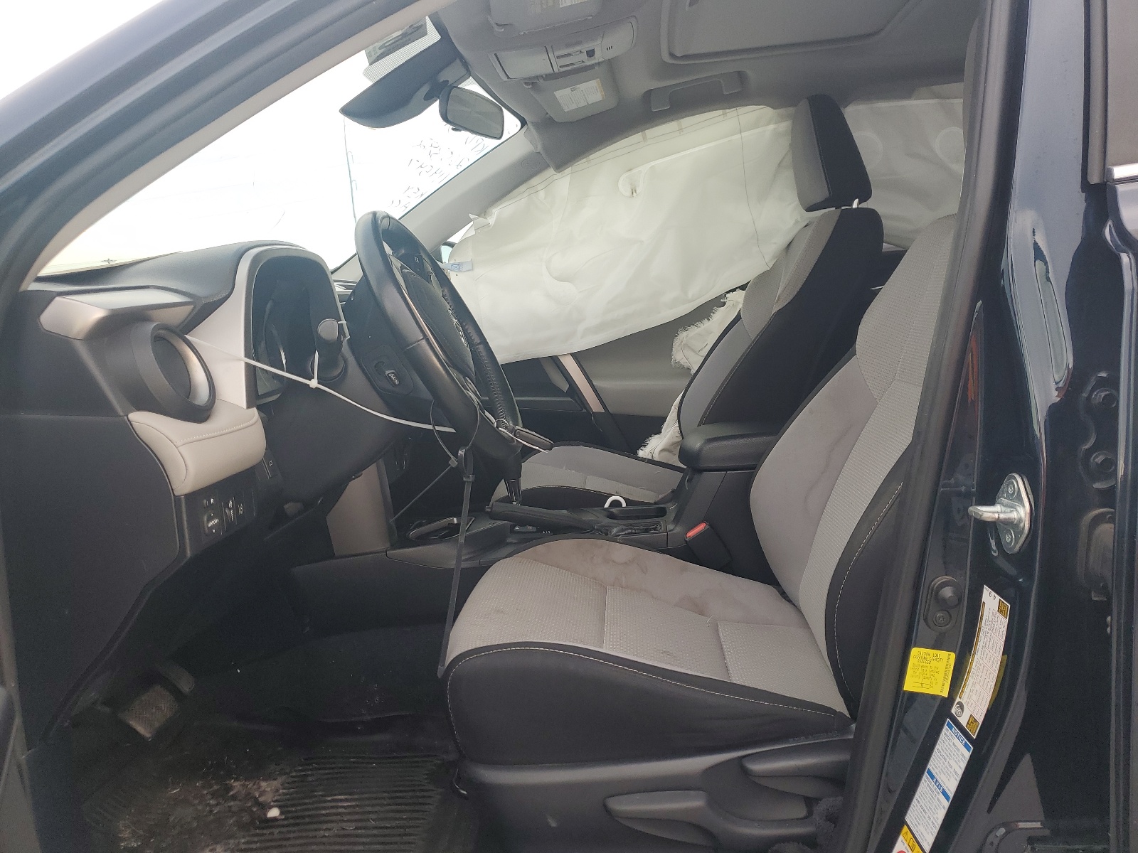 JTMRJREV9HD114547 2017 Toyota Rav4 Hv Le