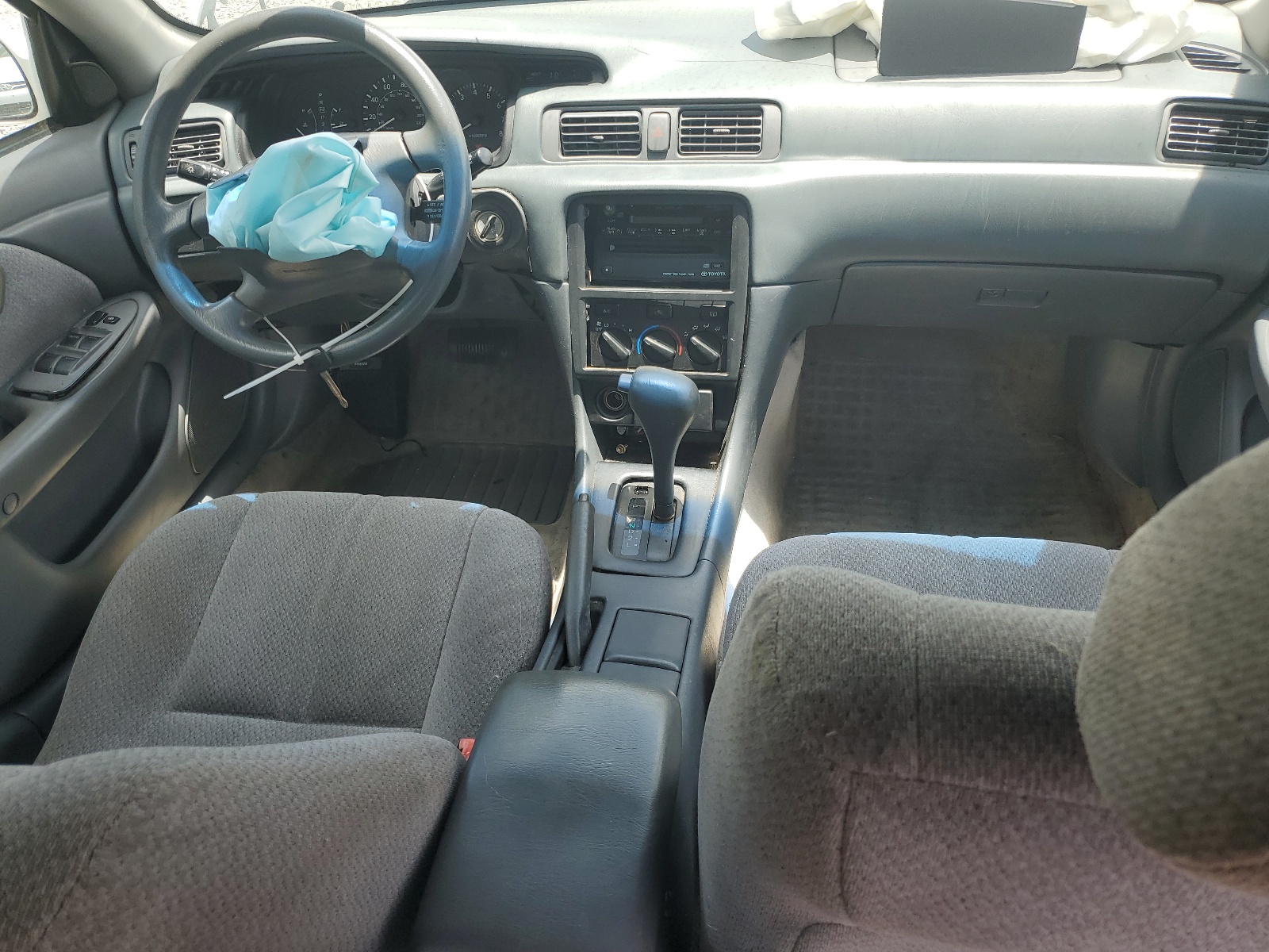 4T1BF22K3YU939015 2000 Toyota Camry Le