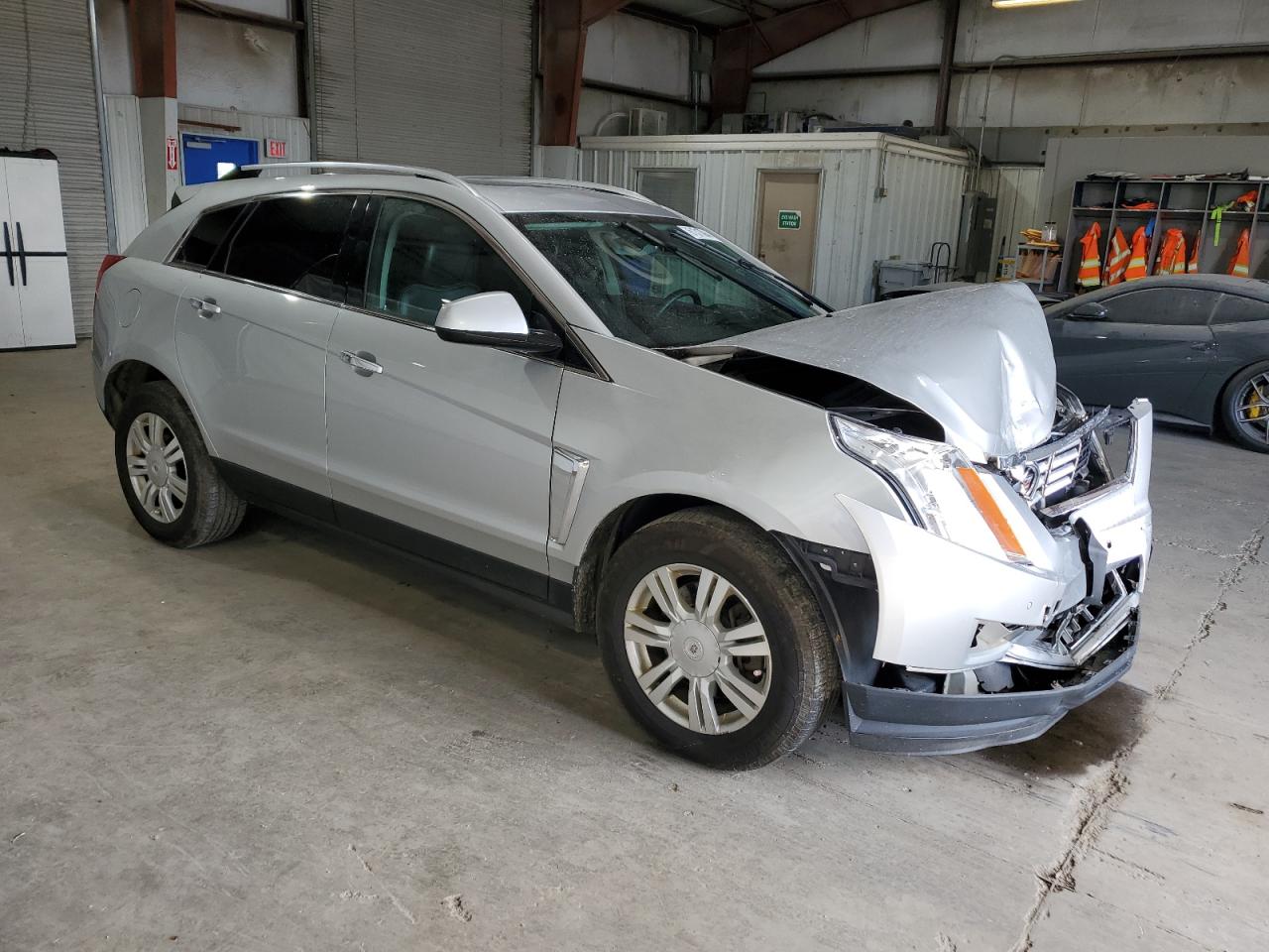 VIN 3GYFNEE33GS563942 2016 CADILLAC SRX no.4