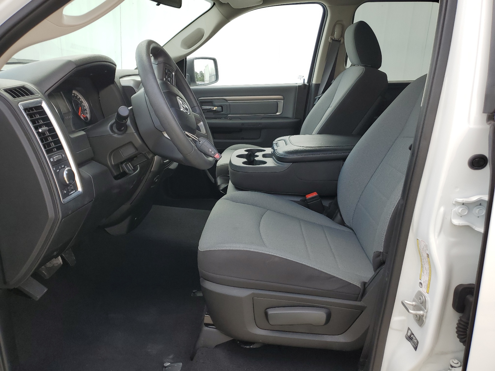 1C6RR6GG3RS127921 2024 Ram 1500 Classic Slt