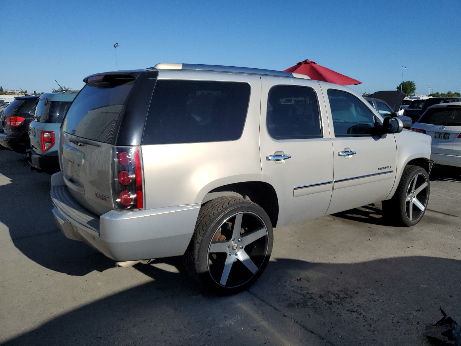 1GKS2EEF4CR129375 2012 GMC Yukon Denali