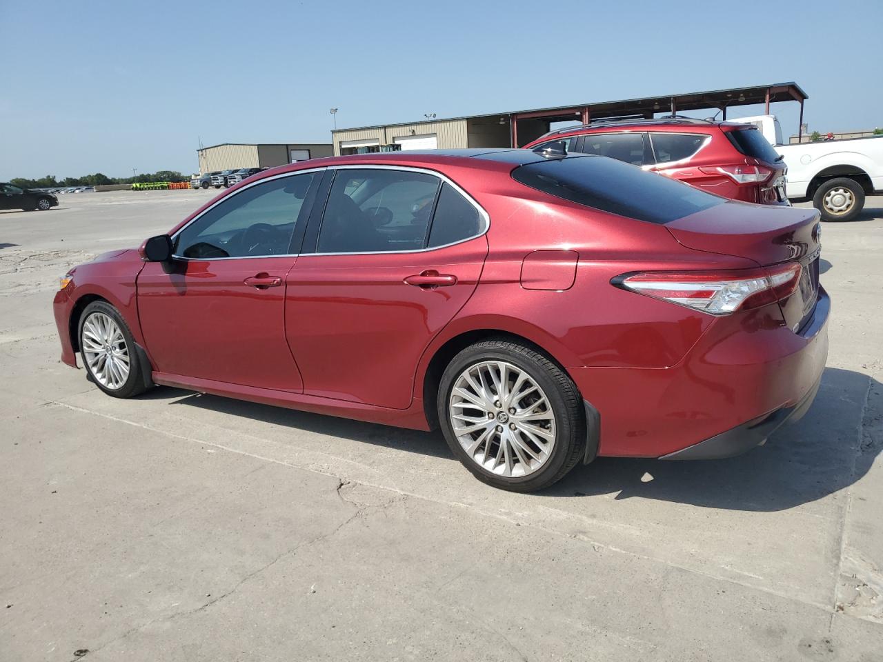 4T1BZ1HK5JU504656 2018 TOYOTA CAMRY - Image 2