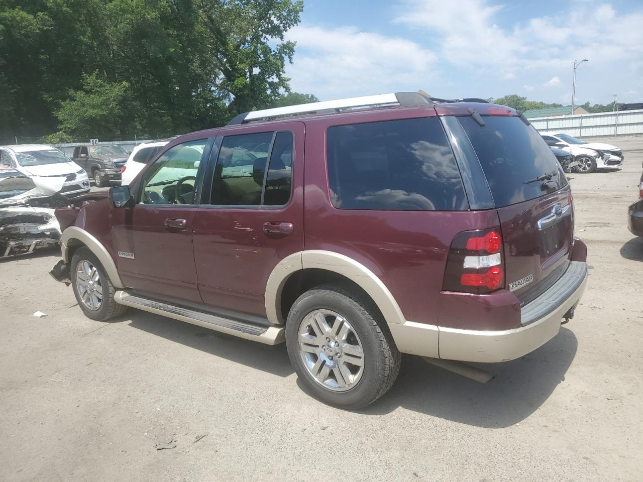 2006 Ford Explorer - Image 2