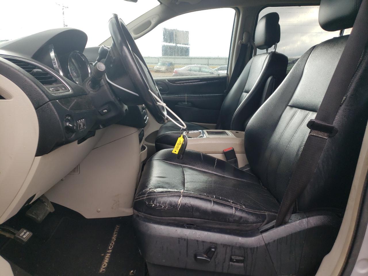 2011 Chrysler Town & Country Touring L VIN: 2A4RR8DGXBR675960 Lot: 64390464