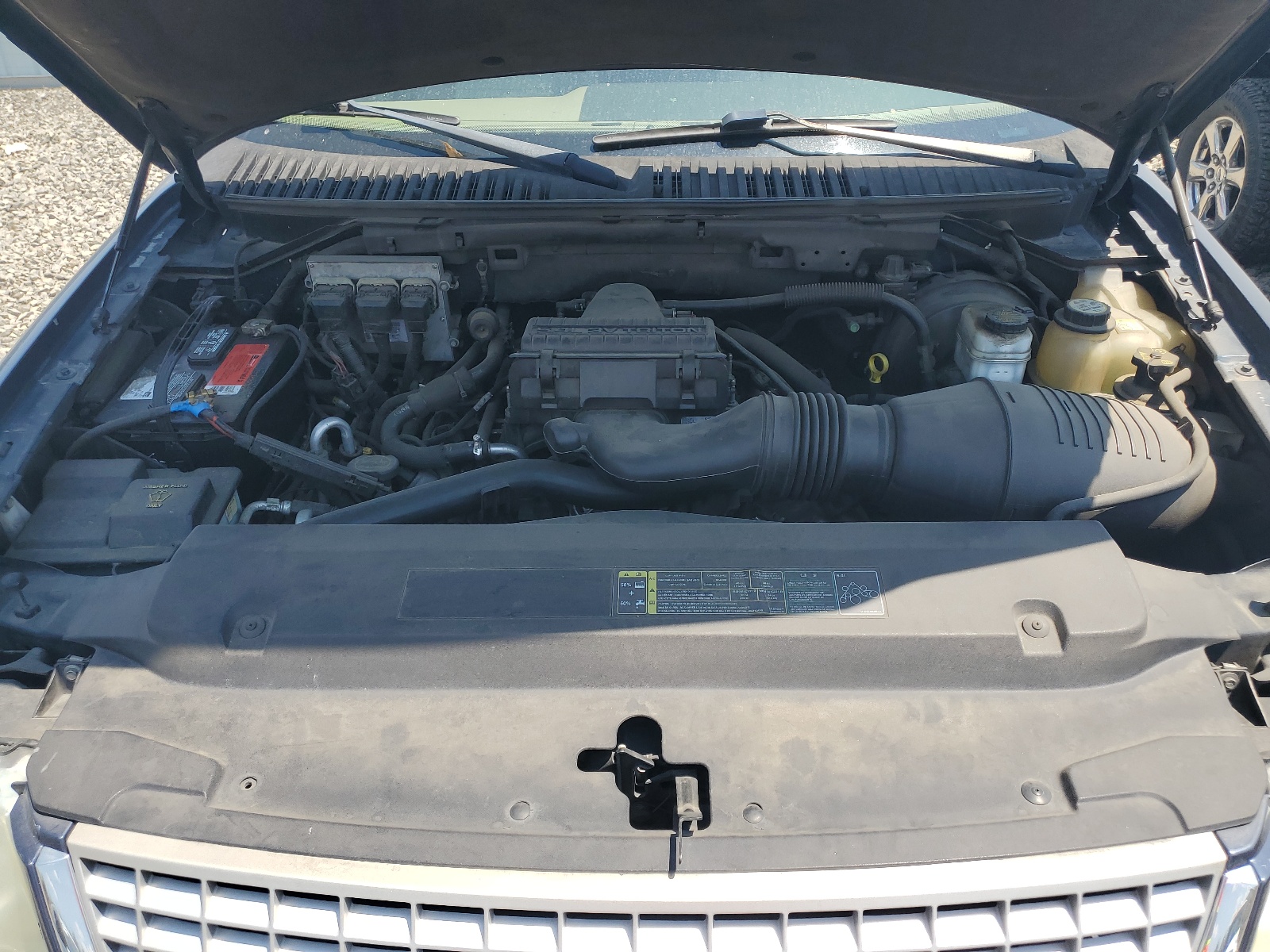 1FMFU18545LA68209 2005 Ford Expedition Eddie Bauer