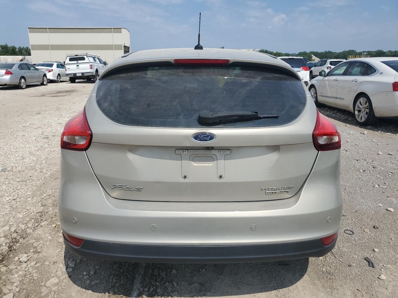 1FADP3N27GL205581 2016 Ford Focus Titanium