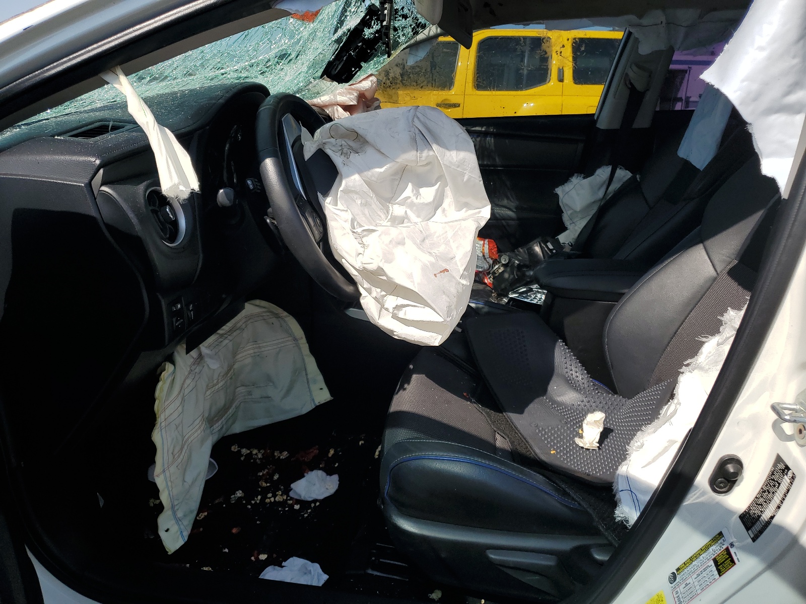 2018 Toyota Corolla L vin: 5YFBURHE1JP770510