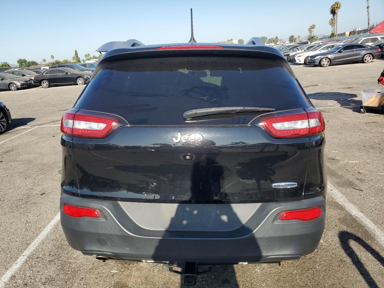 1C4PJLCB8JD577752 2018 Jeep Cherokee Latitude