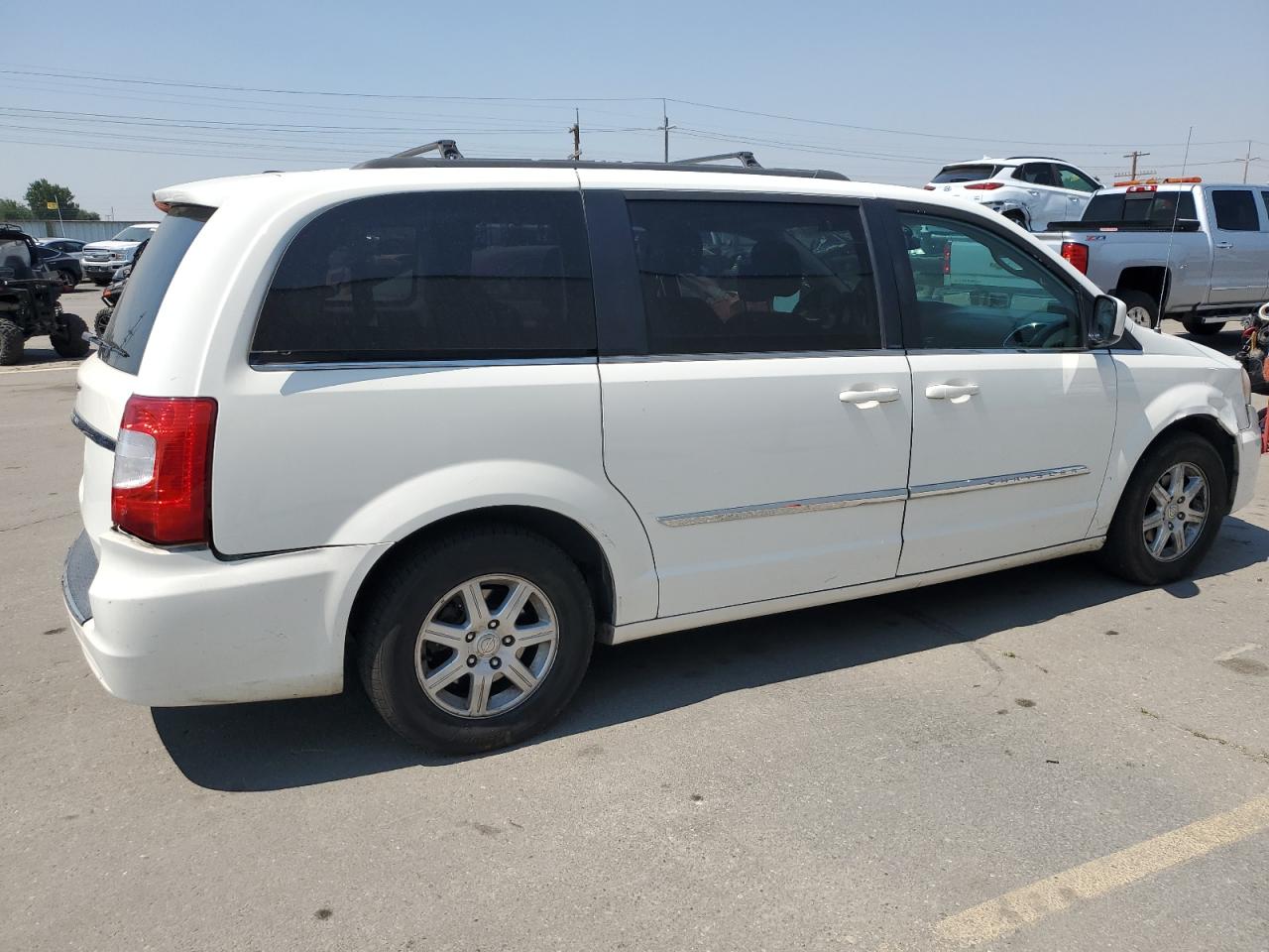 2011 Chrysler Town & Country - Image 3