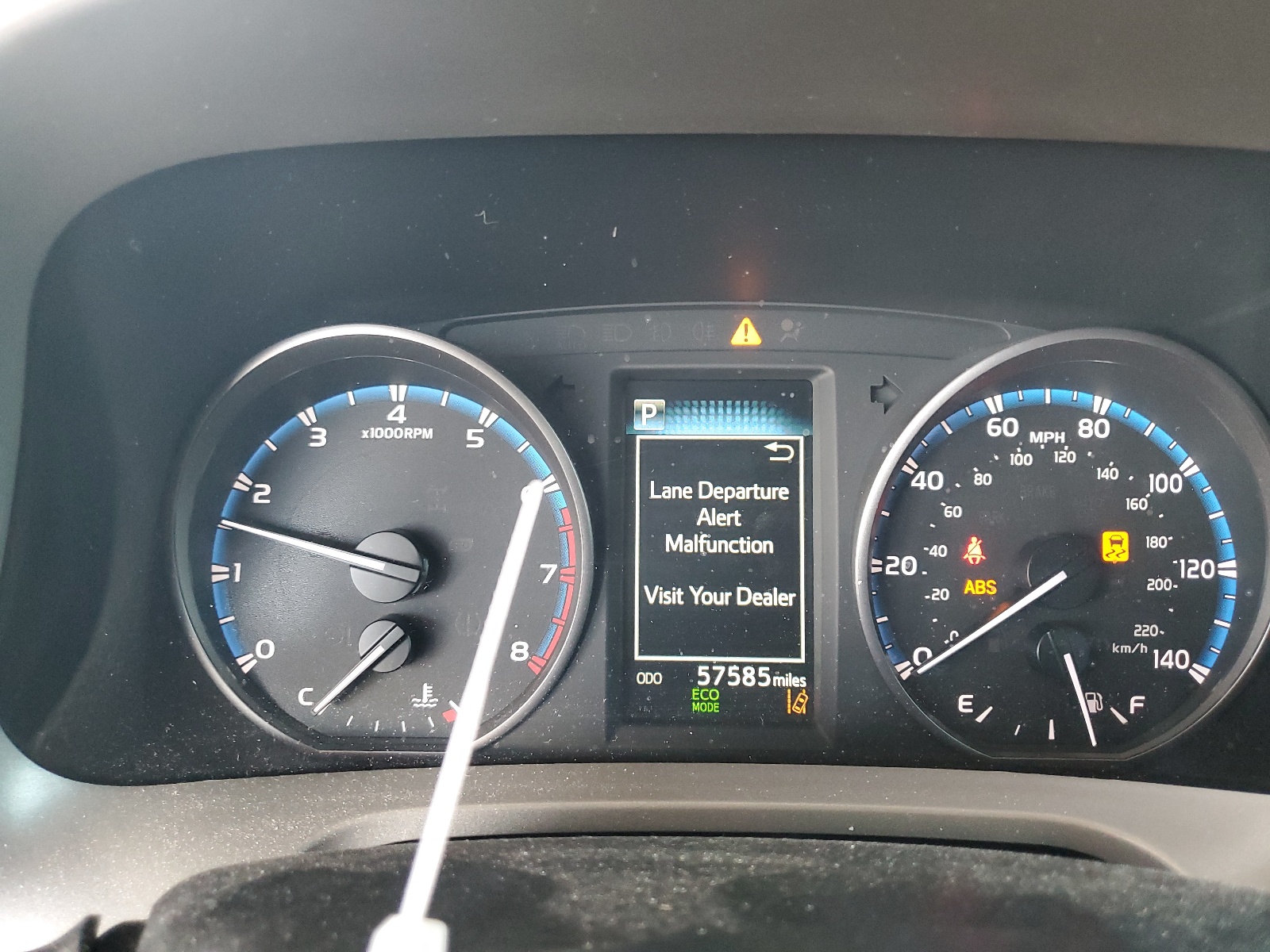 2T3ZFREV8HW388844 2017 Toyota Rav4 Le