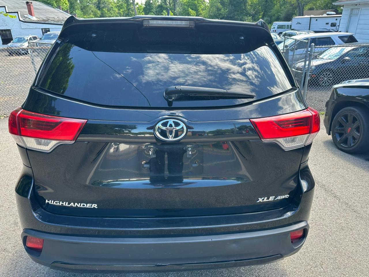 2018 Toyota Highlander Se VIN: 5TDJZRFH1JS814992 Lot: 61613594