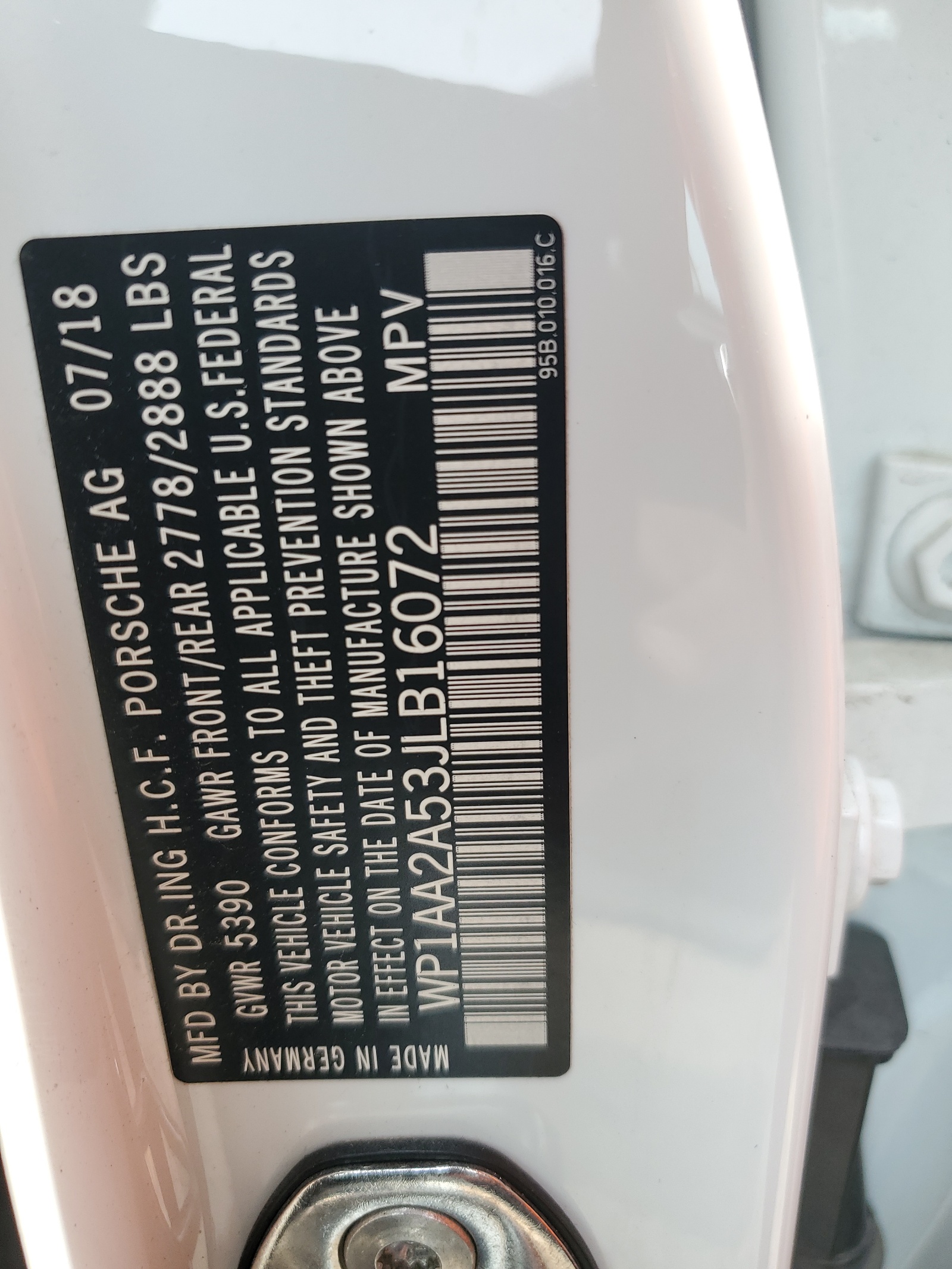 WP1AA2A53JLB16072 2018 Porsche Macan