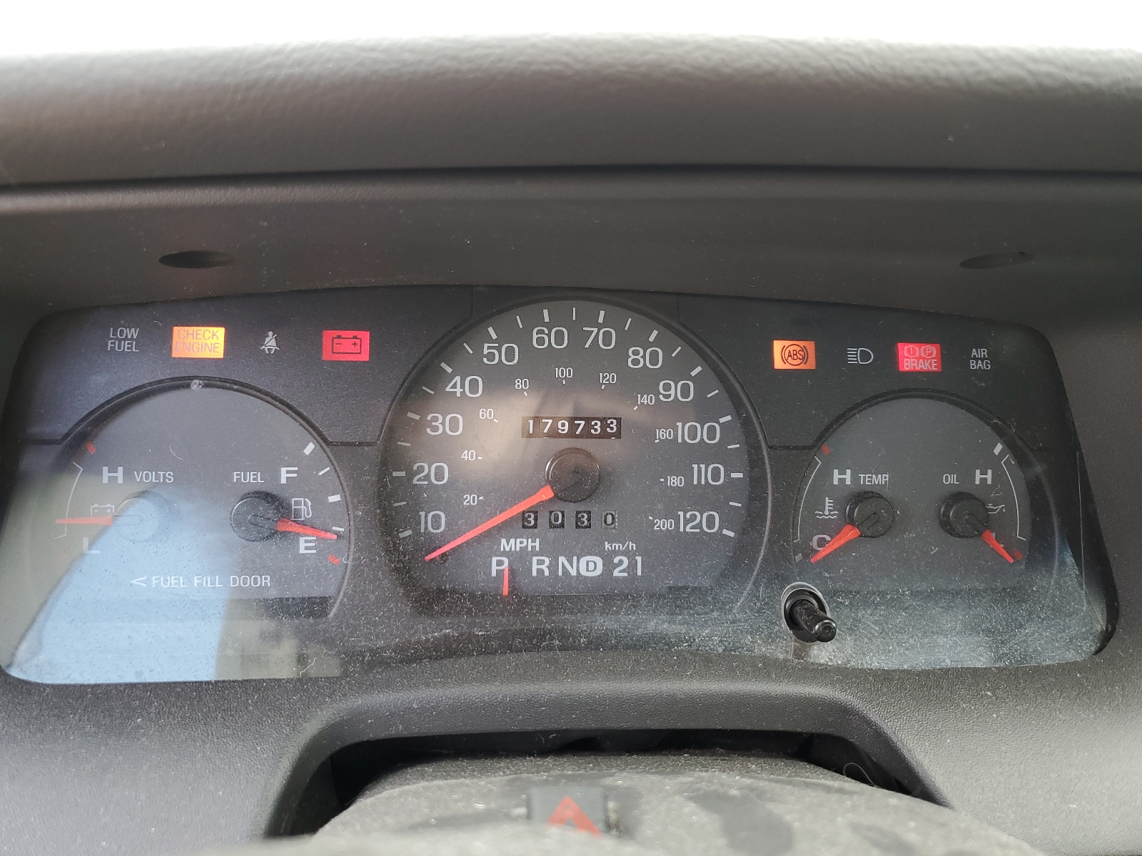 2MEFM74WX5X608931 2005 Mercury Grand Marquis Gs