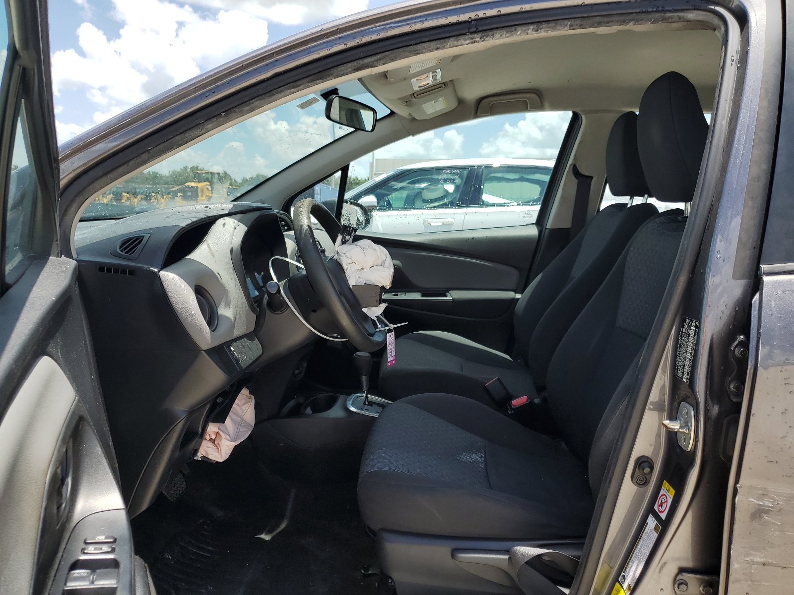 VNKKTUD31FA028282 2015 Toyota Yaris