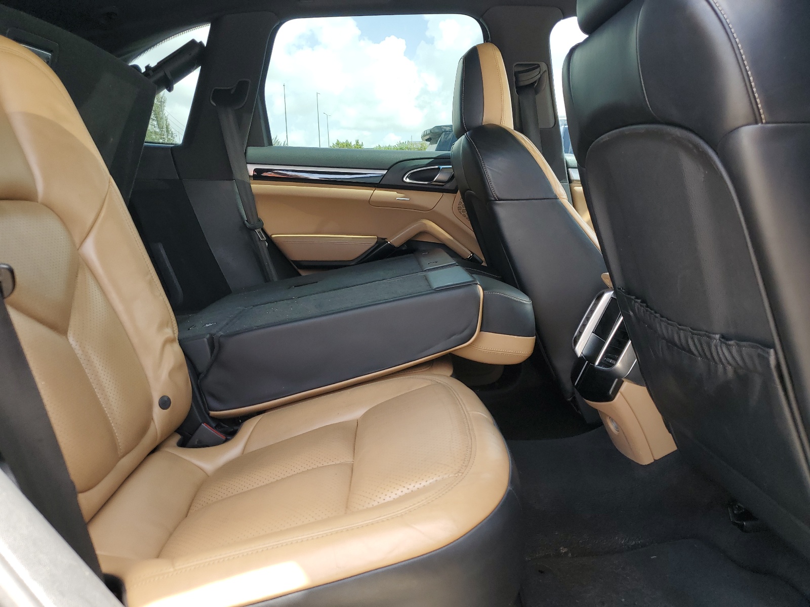 WP1AA2A22GLA03759 2016 Porsche Cayenne