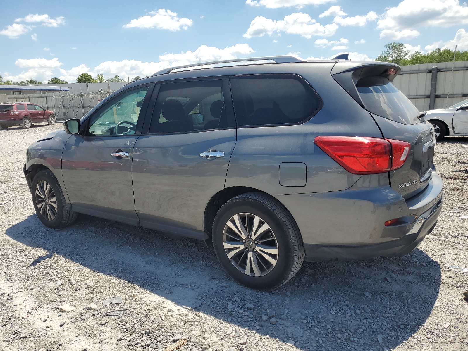 2019 Nissan Pathfinder S vin: 5N1DR2MN8KC598750