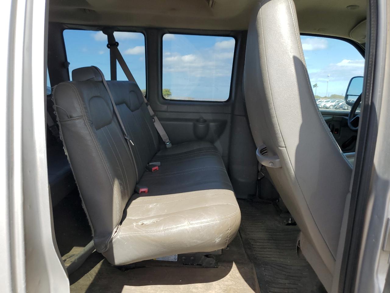 1GNSGBF4XB1169764 2011 Chevrolet Express G1500 Ls