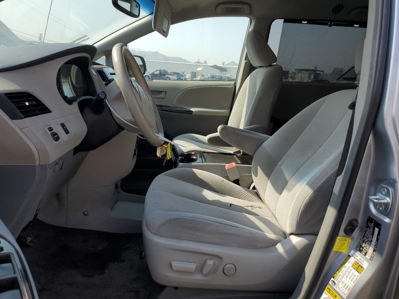2012 Toyota Sienna - Image 7