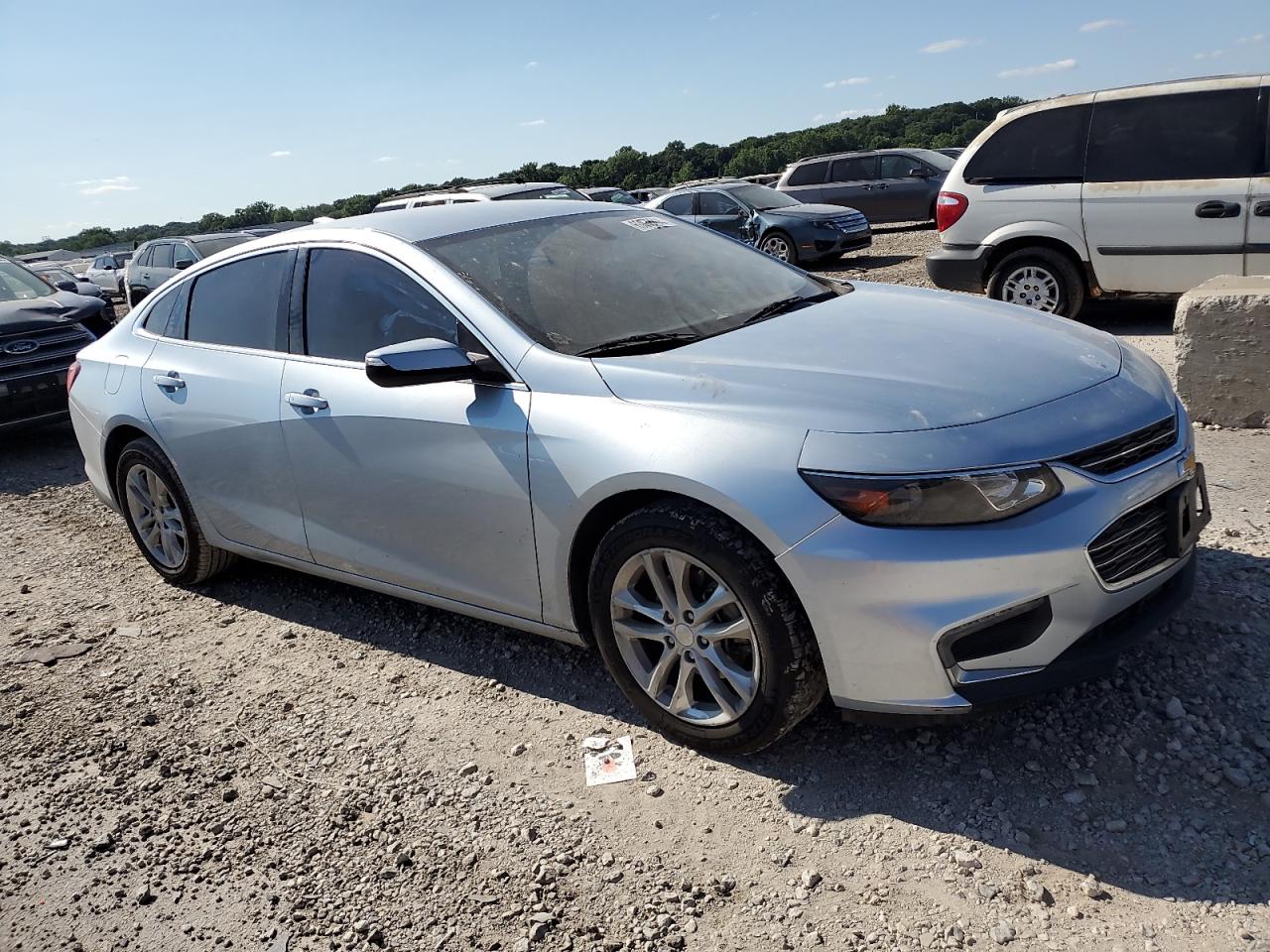 VIN 1G1ZD5ST2JF205035 2018 CHEVROLET MALIBU no.4