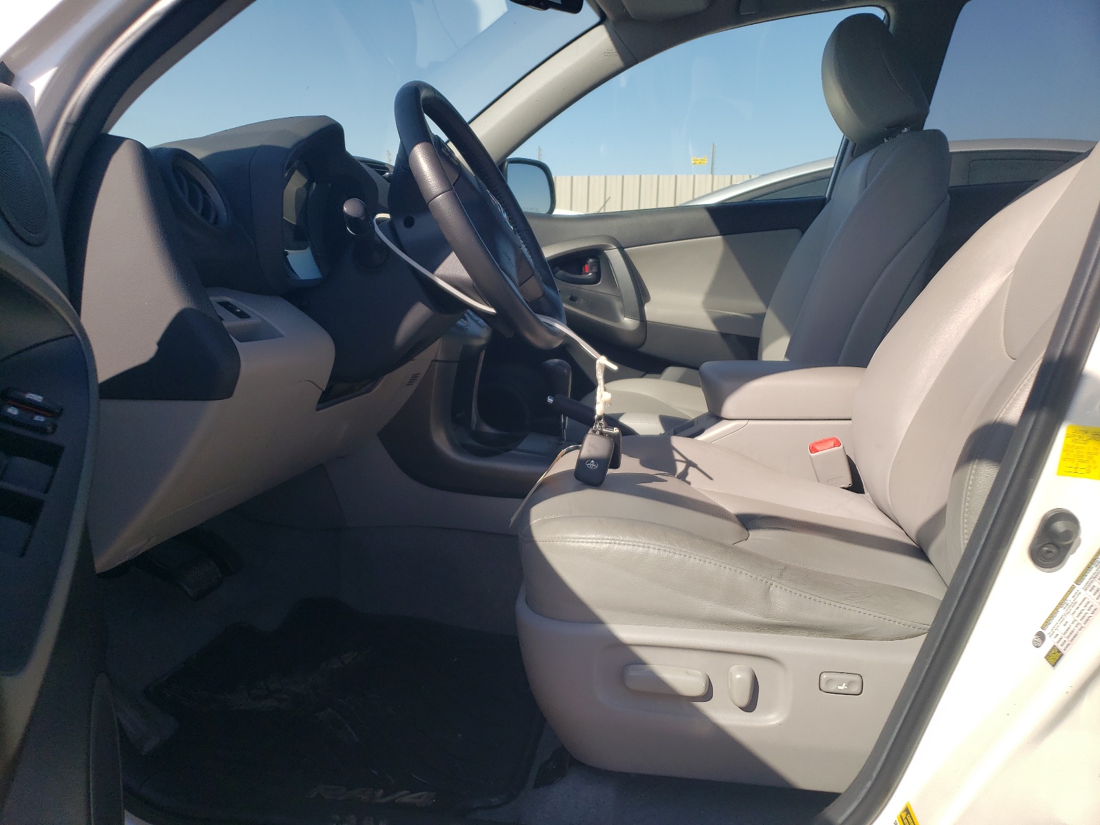 2T3YK4DVXBW012827 2011 Toyota Rav4 Limited