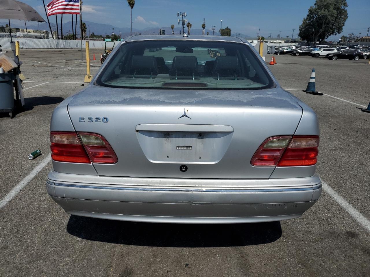 2000 Mercedes-Benz E 320 VIN: WDBJF65J3YB019826 Lot: 63565224