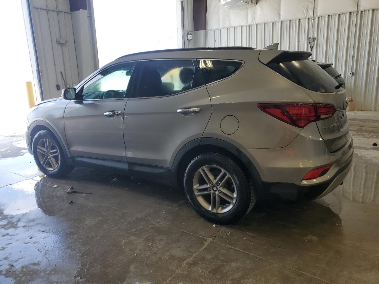 5NMZU3LB2JH058090 2018 HYUNDAI SANTA FE - Image 2