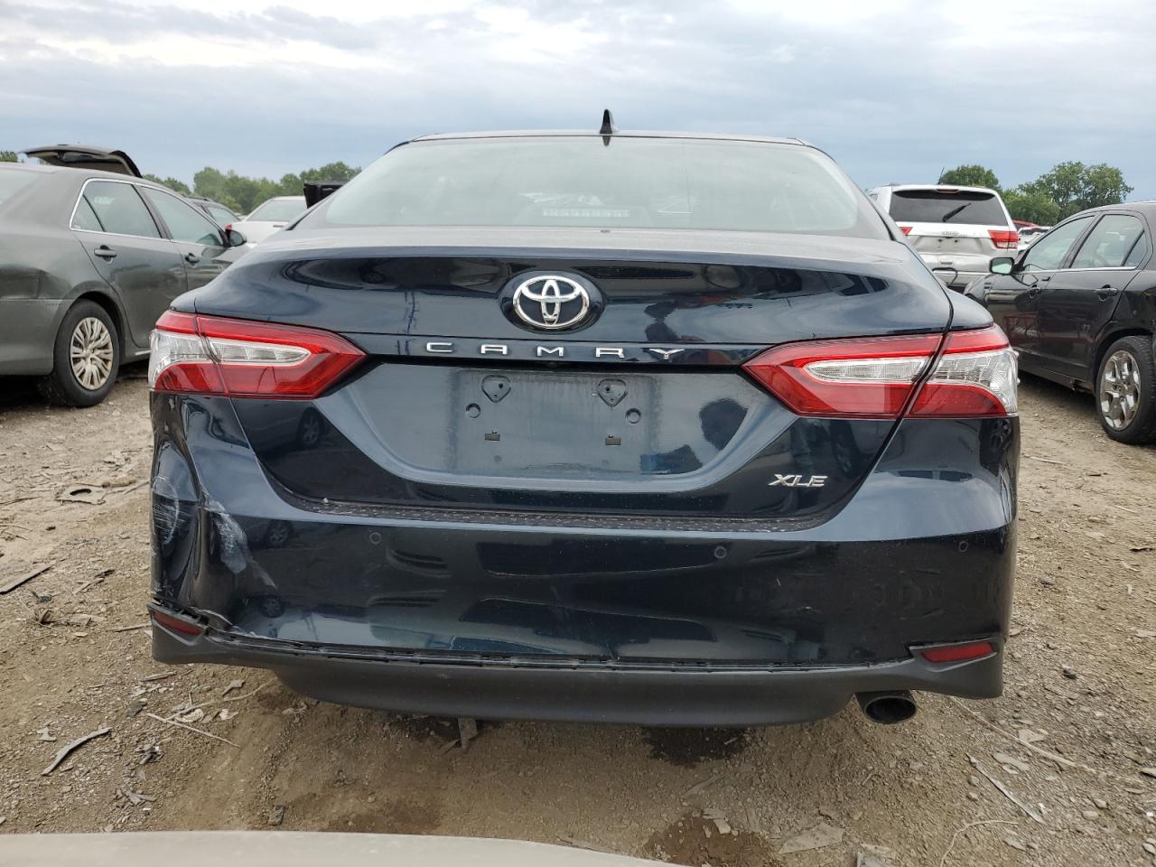 4T1B11HK2JU671435 2018 Toyota Camry L