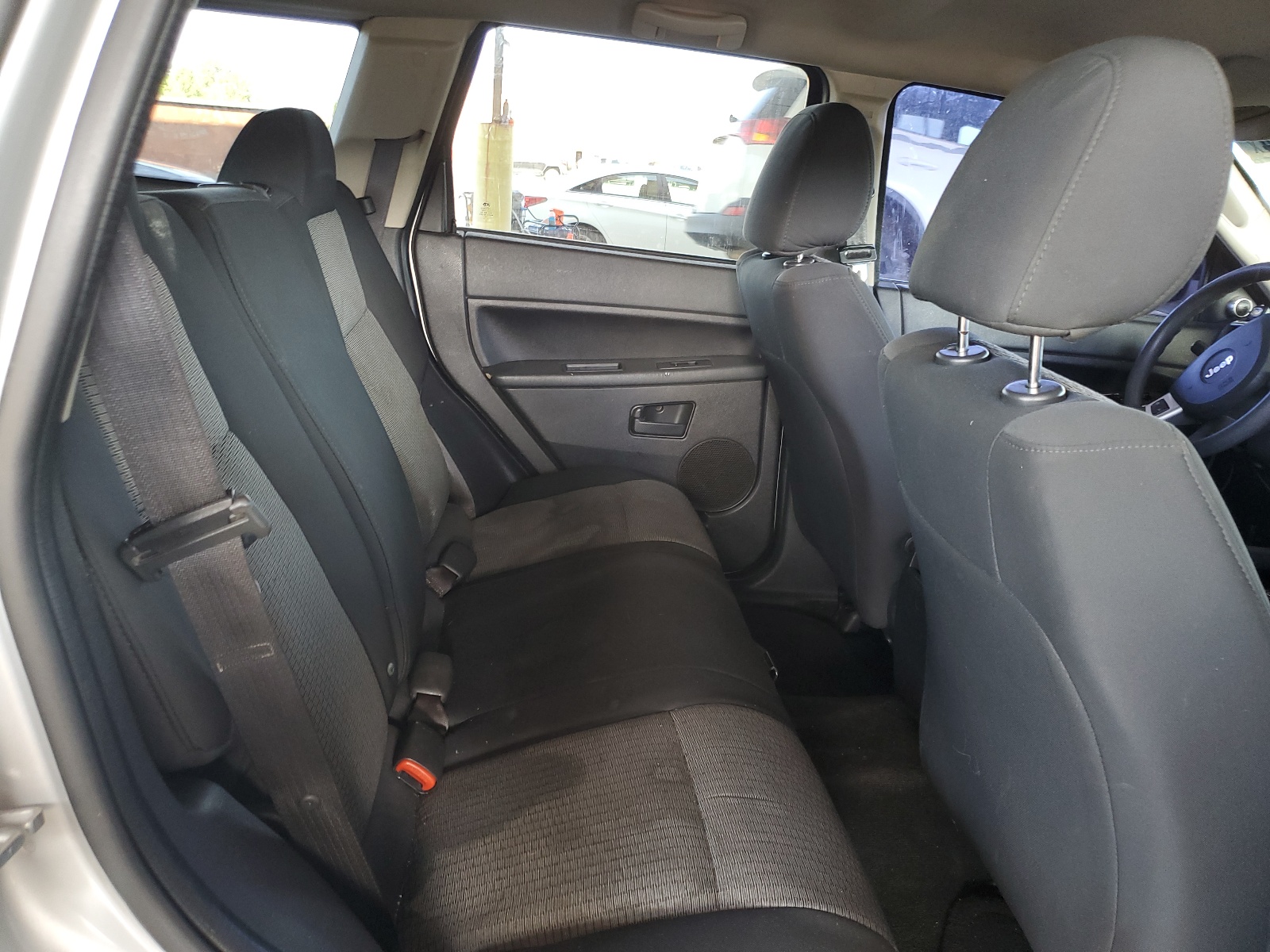 1J8GS48K88C141665 2008 Jeep Grand Cherokee Laredo