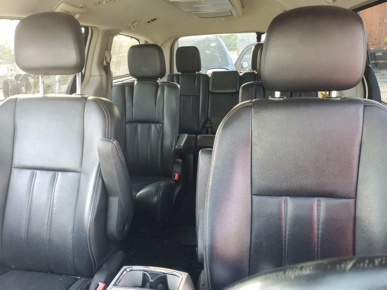 2011 Chrysler Town & Country Touring L VIN: 2A4RR8DGXBR677353 Lot: 64705554