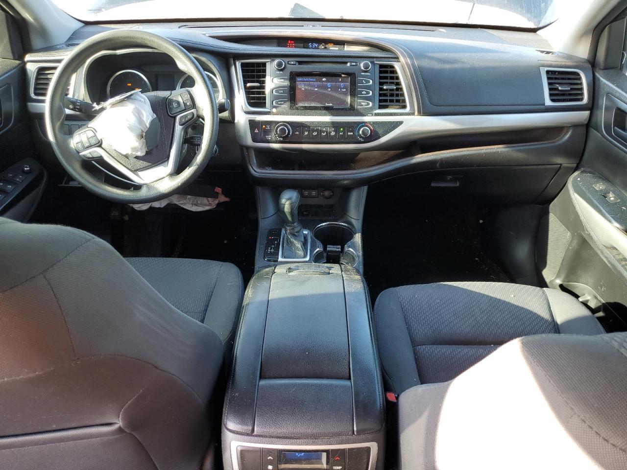 2018 Toyota Highlander Le VIN: 5TDZARFHXJS038856 Lot: 63932894