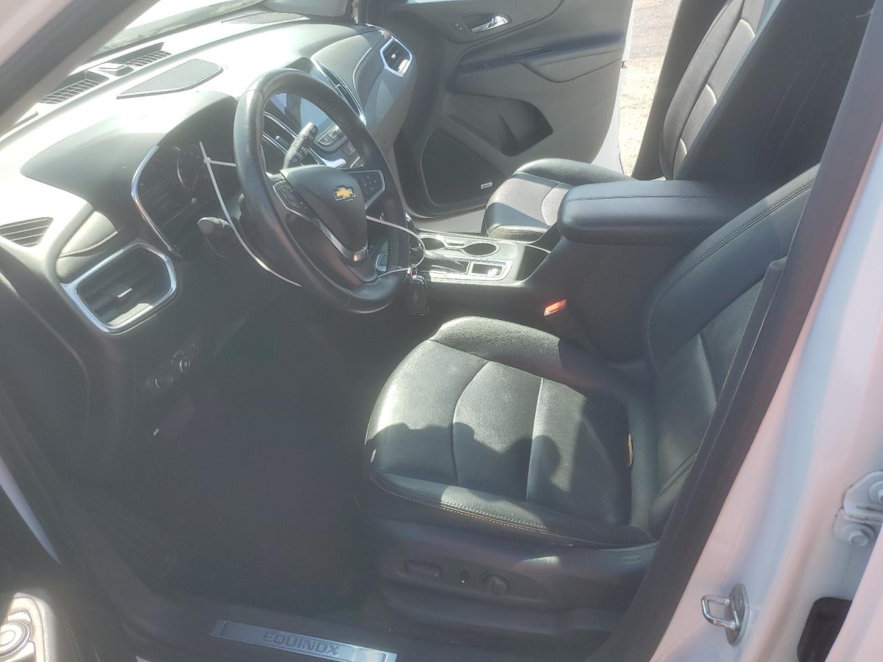 2GNAXVEV4J6130915 2018 Chevrolet Equinox Premier