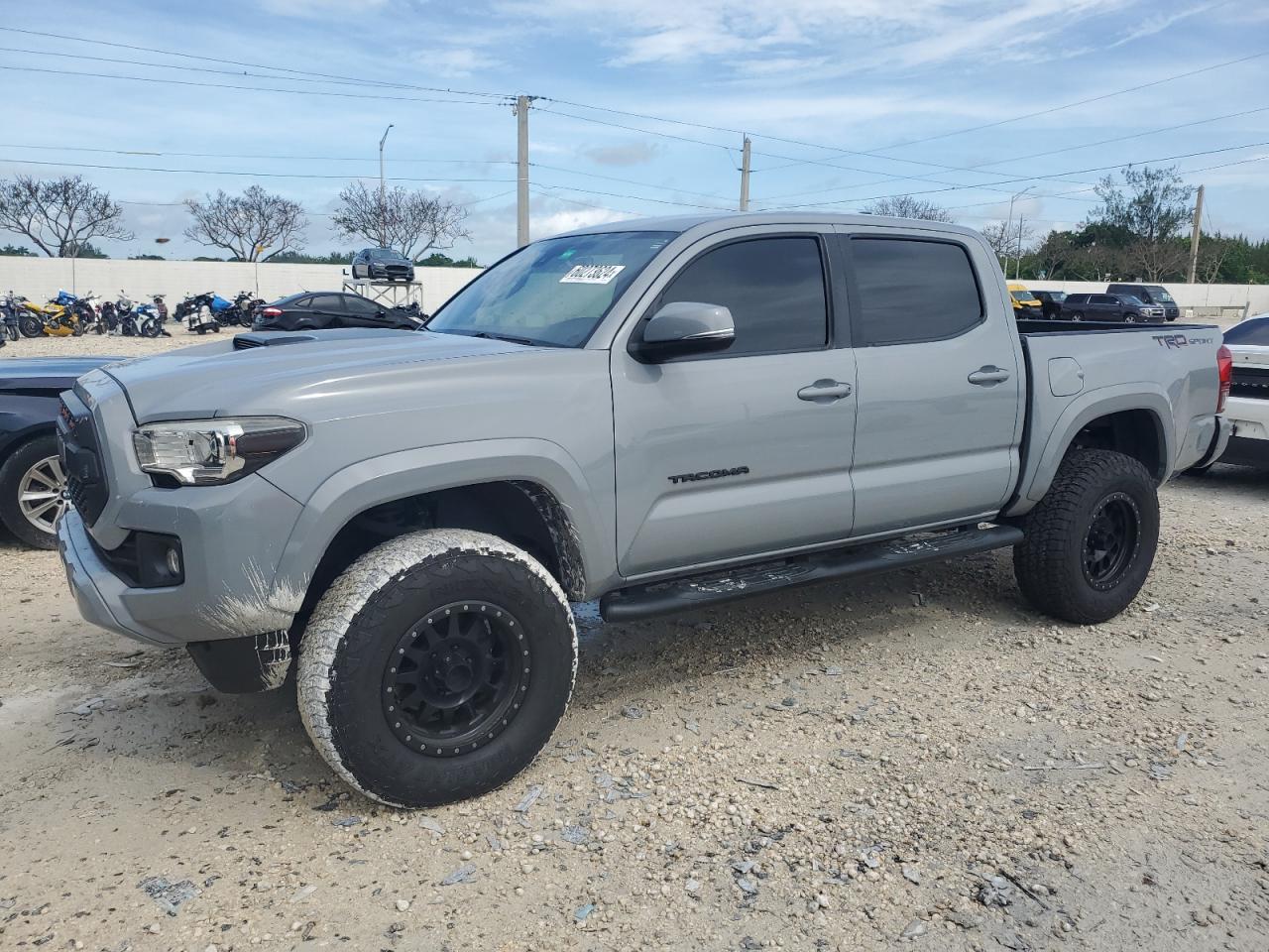 VIN 3TMAZ5CN9JM060856 2018 TOYOTA TACOMA no.1