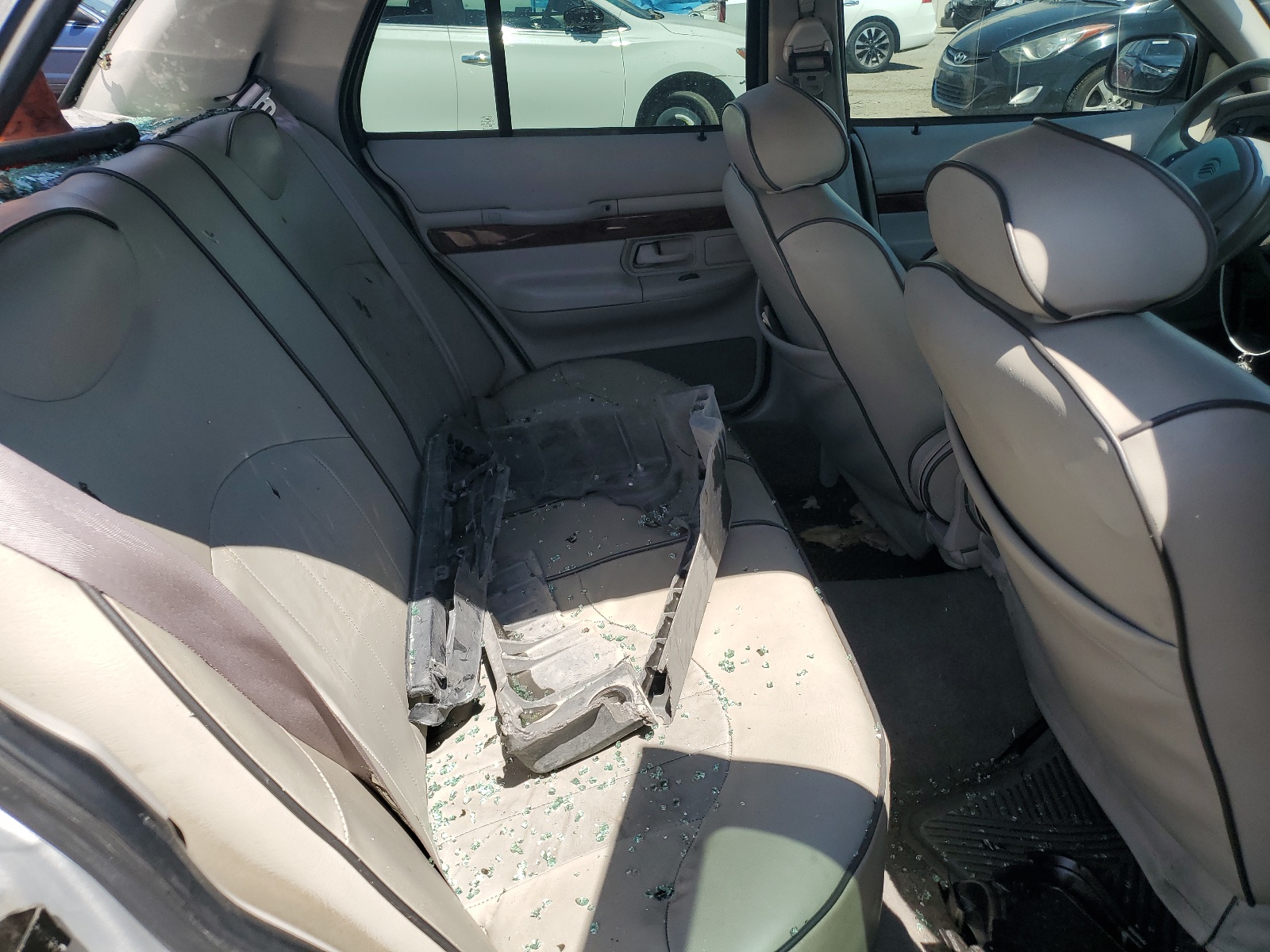 2MEFM74W1YX711174 2000 Mercury Grand Marquis Gs